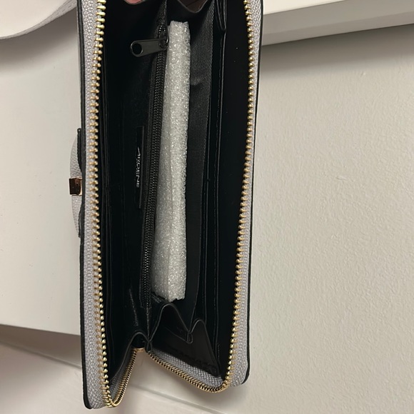 Wallet - Picture 2 of 2